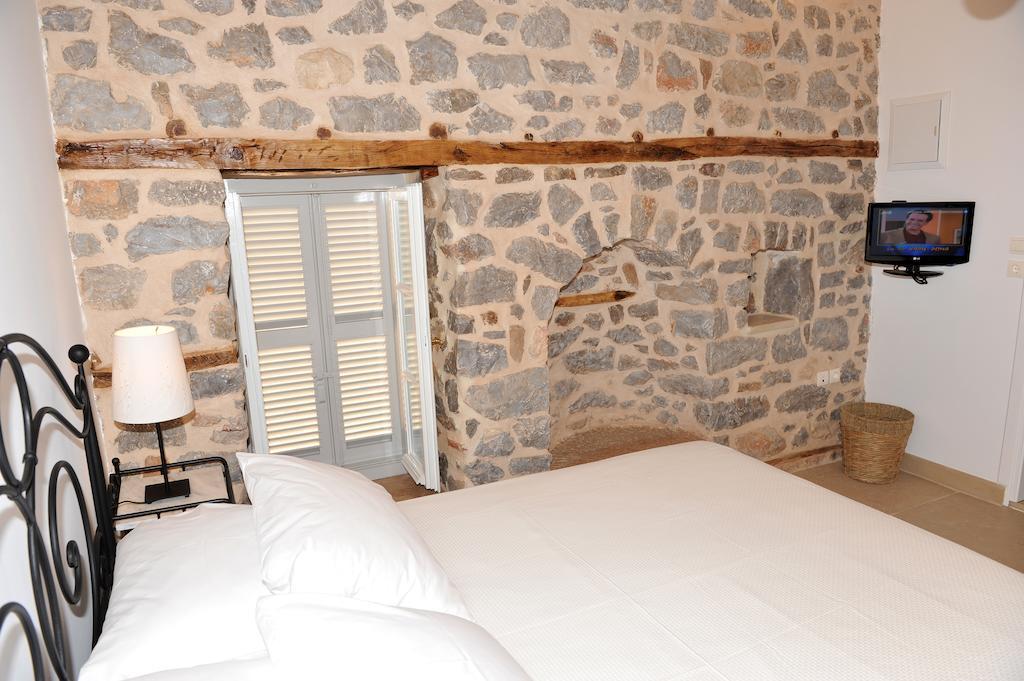 Guesthouse Alexandra Hydra  Exteriör bild
