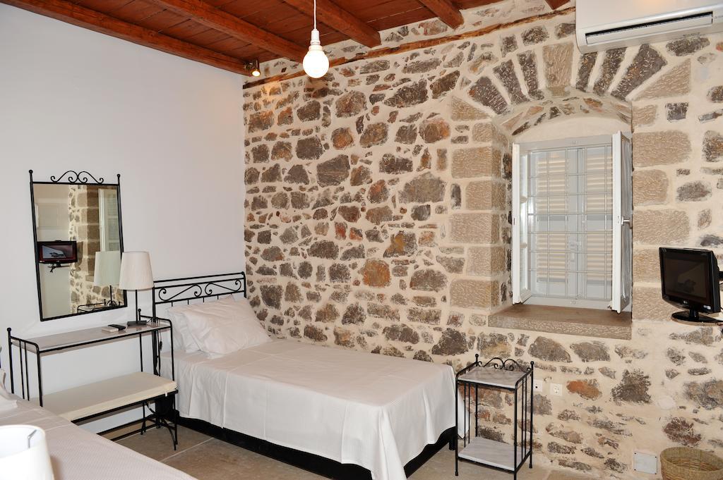 Guesthouse Alexandra Hydra  Exteriör bild