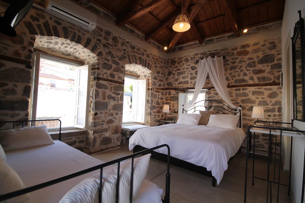 Guesthouse Alexandra Hydra  Exteriör bild