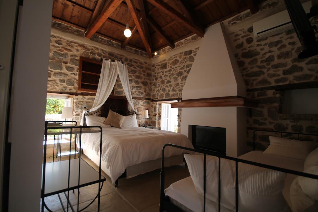 Guesthouse Alexandra Hydra  Exteriör bild