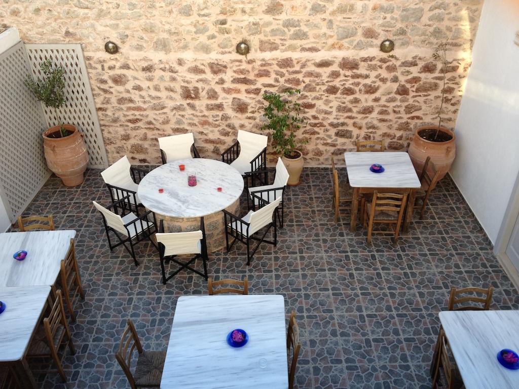 Guesthouse Alexandra Hydra  Exteriör bild