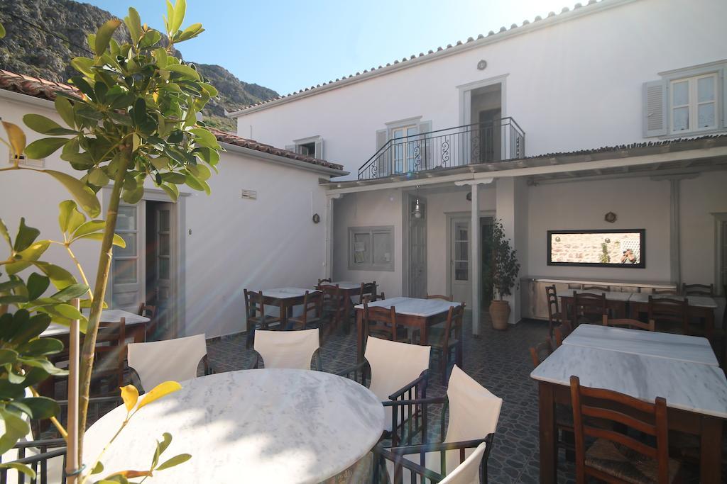 Guesthouse Alexandra Hydra  Exteriör bild