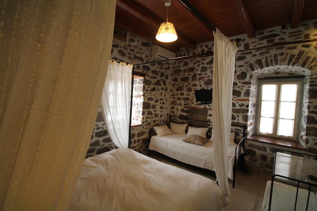Guesthouse Alexandra Hydra  Rum bild