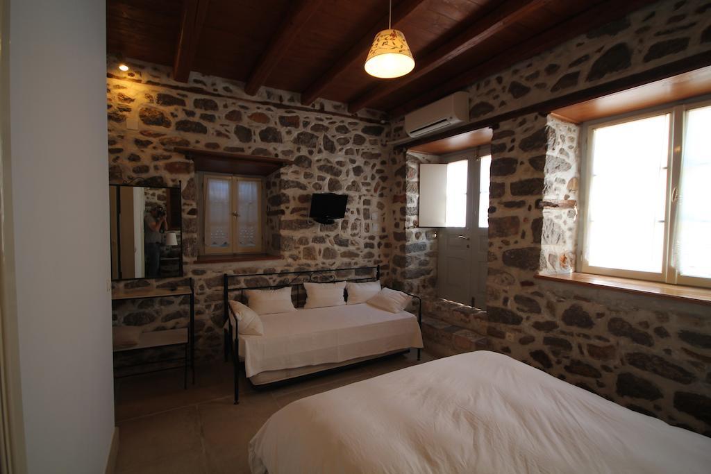 Guesthouse Alexandra Hydra  Rum bild