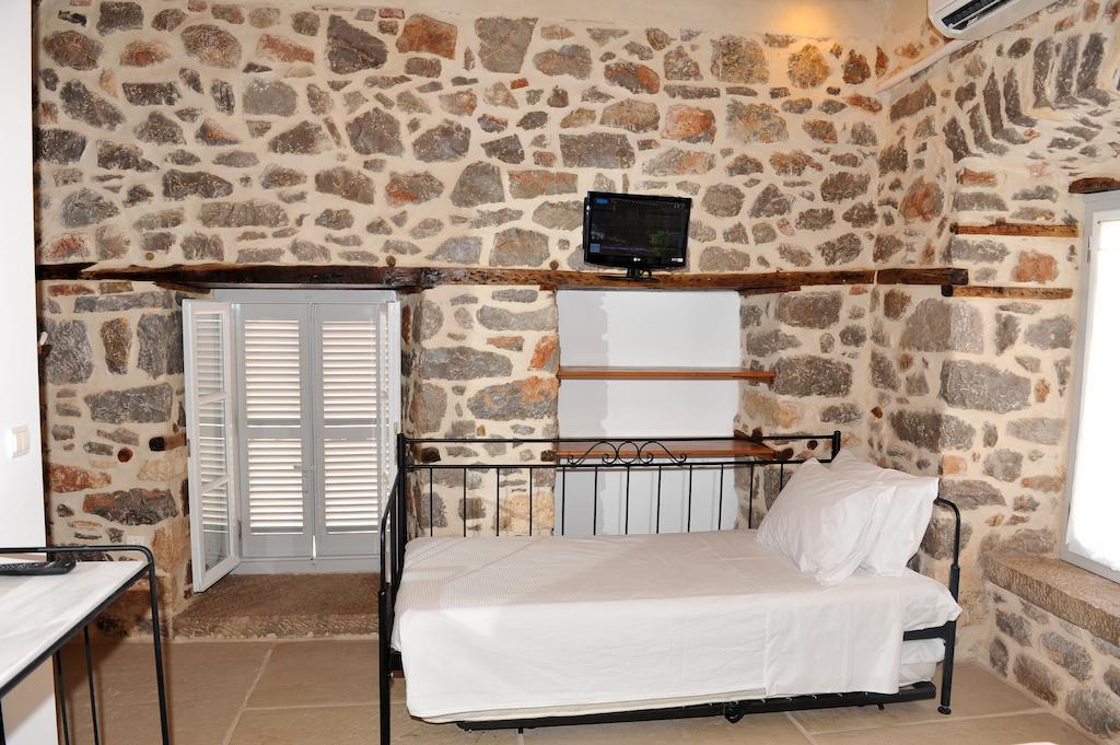 Guesthouse Alexandra Hydra  Rum bild